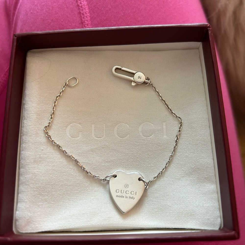 16” GUCCI trademark bracelet with heart pendant 🤍